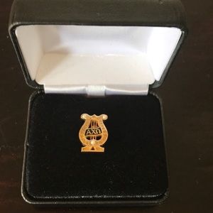 Axo pin